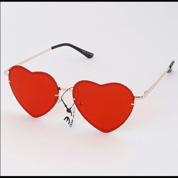 🌞❤️Red Heart Shaped Sunglasses❤️ - Picture 4 of 4